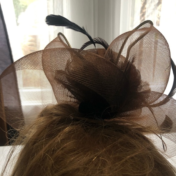 Elegant fascination in brown colours. Classic fascinator with feathers- used - Picture 5 of 8